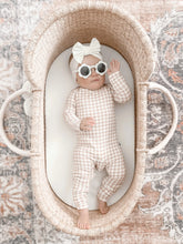 Load image into Gallery viewer, Gunamuna: Romper footie
