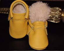 Load image into Gallery viewer, MishMoccs: Sherpa Insole
